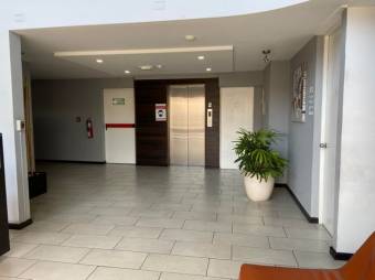 Venta de Apartamento en Sabana, San José. 21-1401a