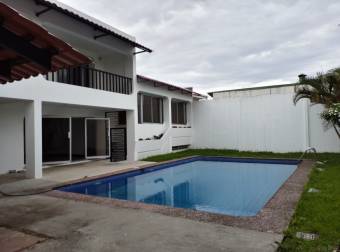 CityMax vende amplia y moderna Casa en Rohrmoser con piscina