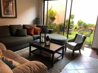 Venta de Casa en San Rafael de Escazú. 21-1656a