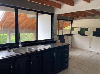 CityMax Costa Rica vende amplia casa en San Ramón de Tres Ríos