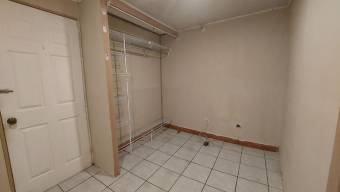 Casa de 3 Niveles en Venta, San Sebastian           CG-22-2135