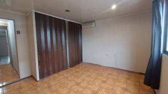 Casa de 3 Niveles en Venta, San Sebastian           CG-22-2135