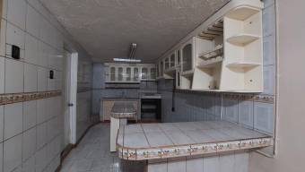 Casa de 3 Niveles en Venta, San Sebastian           CG-22-2135