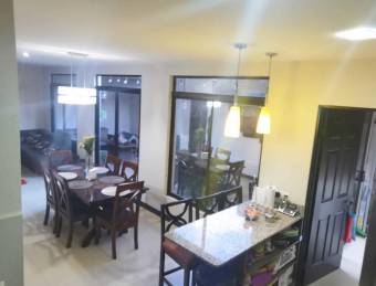 Casa en venta en Heredia, Heredia. RAH 22-2286