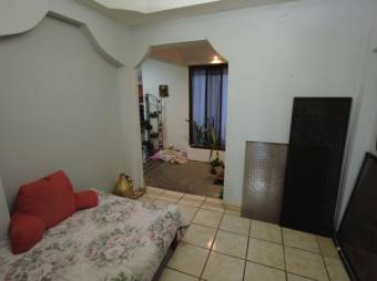 Se venden casa y apartamentos con gran patio y terraza en Mercedes Norte de Heredia 23-53