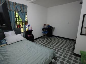 Se venden casa y apartamentos con gran patio y terraza en Mercedes Norte de Heredia 23-53