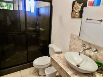 Se vende hermosa y espaciosa casa con terraza en Santa Lucia de Barva 23-1408