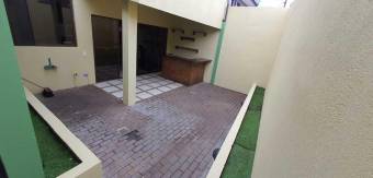 Se vende hermosa y espaciosa casa con terraza en Santa Lucia de Barva 23-1408