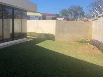 Se vende hermosa casa con mas de 1200m2 de lote en La Asunción de Belén 23-1396