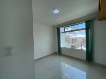 Se vende espaciosa casa con patio y terraza en San Pablo de Heredia 23-397