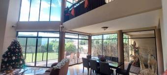 Se vende hermosa y espaciosa casa con gran patio y terraza en Ángeles de San Rafael 23-1228