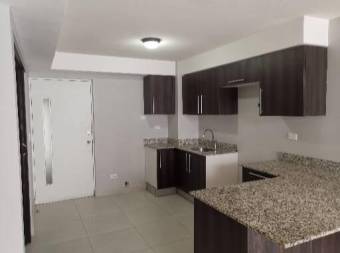 Se vende espacioso apartamento con piscina en San Josecito de San Rafael 22-792