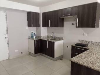 Se vende espacioso apartamento con piscina en San Josecito de San Rafael 22-792