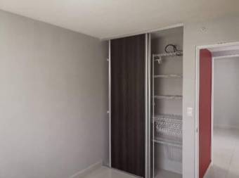 Se vende espacioso apartamento con piscina en San Josecito de San Rafael 22-792