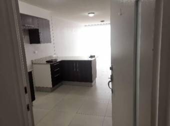 Se vende espacioso apartamento con piscina en San Josecito de San Rafael 22-792