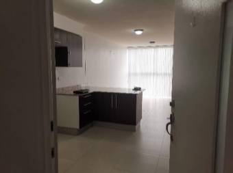 Se vende espacioso apartamento con piscina en San Josecito de San Rafael 22-792