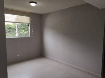 Se vende espacioso apartamento con piscina en San Josecito de San Rafael 22-792