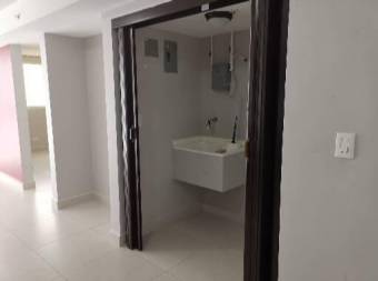 Se vende espacioso apartamento con piscina en San Josecito de San Rafael 22-792