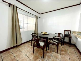 Se vende espaciosa casa con terraza en San Antonio de Belén 23-1382