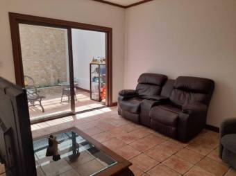 Se vende espaciosa casa con terraza en San Antonio de Belén 23-1382