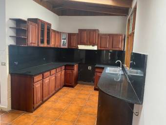 Casa en Venta en Escazú, San José. RAH 23-2712