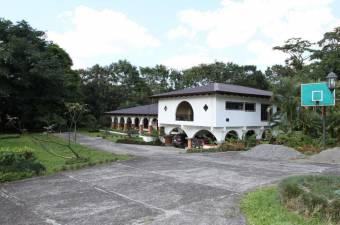 Preciosa casa Estilo Colonial en la Ruta 32 de Guapiles,  En Venta    CG-23-2533