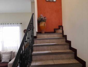 Preciosa casa con Piscina en Condominio Privado en SanAntonio en Venta.  CG-23-1124