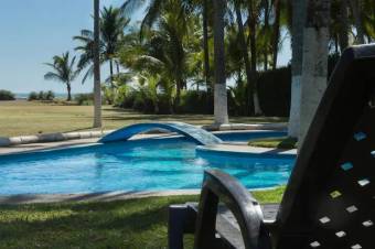 Fabulosa casa en Playa con Excelente ubicación en Puntarenas en Venta.    CG-23-1148