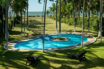 Fabulosa casa en Playa con Excelente ubicación en Puntarenas en Venta.    CG-23-1148