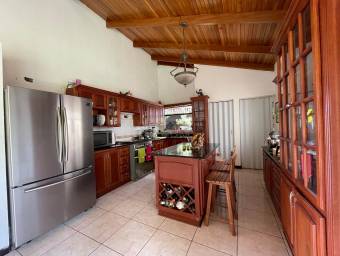 Casa en Venta en Escazú, San José. RAH 23-645