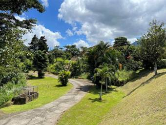 Casa en Venta en Escazú, San José. RAH 23-645