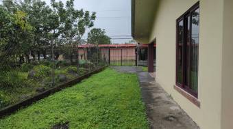 Hermosa casa familiar en Prados de Guapiles en Venta.     CG-23-2490