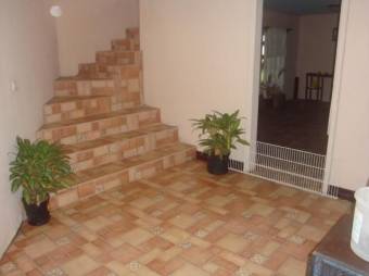 Preciosa casa con Dos Niveles en Grecia en Venta.     CG-23-2512