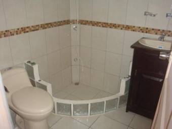 Preciosa casa con Dos Niveles en Grecia en Venta.     CG-23-2512