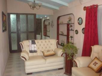 Preciosa casa con Dos Niveles en Grecia en Venta.     CG-23-2512