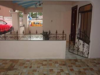 Preciosa casa con Dos Niveles en Grecia en Venta.     CG-23-2512