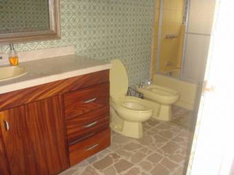 Preciosa casa con un Amplio terreno en SanRafaelEscazu en Venta.    CG-23-2572