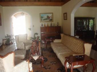 Preciosa casa con un Amplio terreno en SanRafaelEscazu en Venta.    CG-23-2572