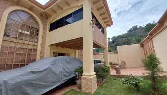 Hermosa casa de dos Niveles en Curridabat en Venta.   CG-23-998