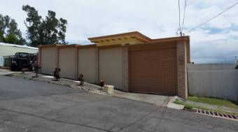 Hermosa casa de dos Niveles en Curridabat en Venta.   CG-23-998