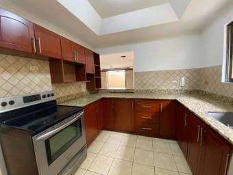 Casa en Venta en Santa Ana, San José. RAH 22-2673