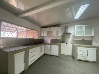 Casa en Venta en Santa Ana, San José. RAH 23-1509