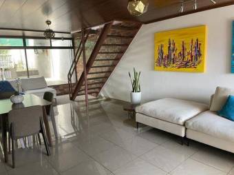 Moderna casa Acogedora de Dos Niveles en Desamparados en Venta.   CG-23-1710