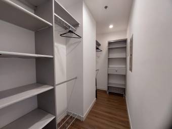 Hermoso y Cómodo Apartamento en Escazú Centro en Venta.      CG-23-2409