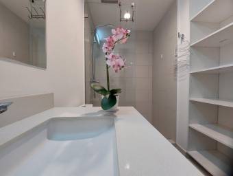 Hermoso y Cómodo Apartamento en Escazú Centro en Venta.      CG-23-2409