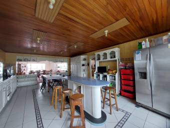 Fabulosa casa de dos Niveles en EsparzaSanJeronimo en Venta.      CG-22-1087