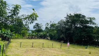Lote totalmente plano, 1420 mts, lugar tranquilo y cerca de todos los servicios esenciales 