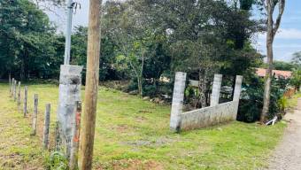 Lote totalmente plano, 1420 mts, lugar tranquilo y cerca de todos los servicios esenciales 