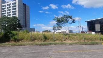 Excelente Lote Esquinero de 883mts2 Totalmente Plano en SJSabana en Venta. CG-23-1088