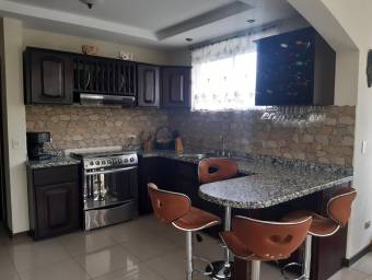 Fabulosa casa de Tres Niveles en CartagoQuebradilla en Venta. CG-23-1089